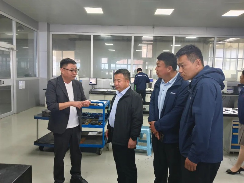 禹城領(lǐng)導(dǎo)蒞臨青島力克川參觀指導(dǎo)2.jpg 禹城領(lǐng)導(dǎo)蒞臨青島力克川參觀指導(dǎo)2.jpg